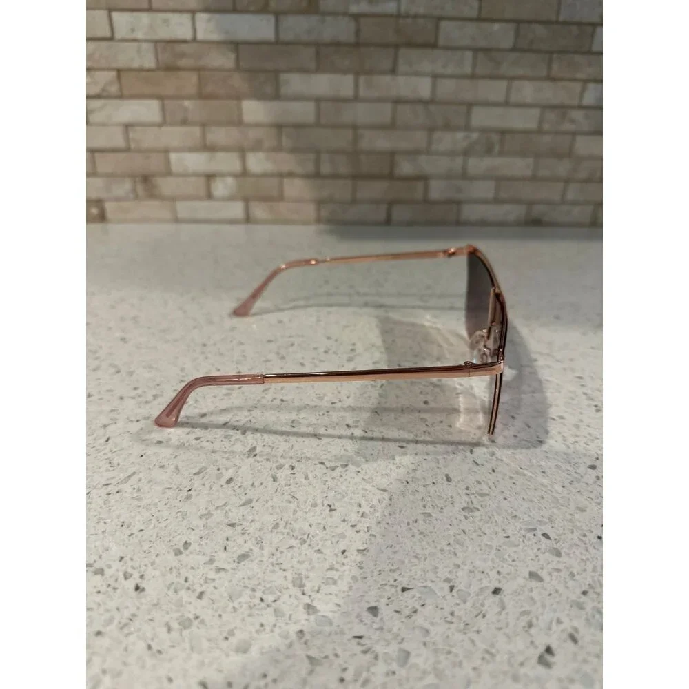 Jessica Simpson Chic Metal Square Shield Sunglasses‎ in Rose Gold & Rose
